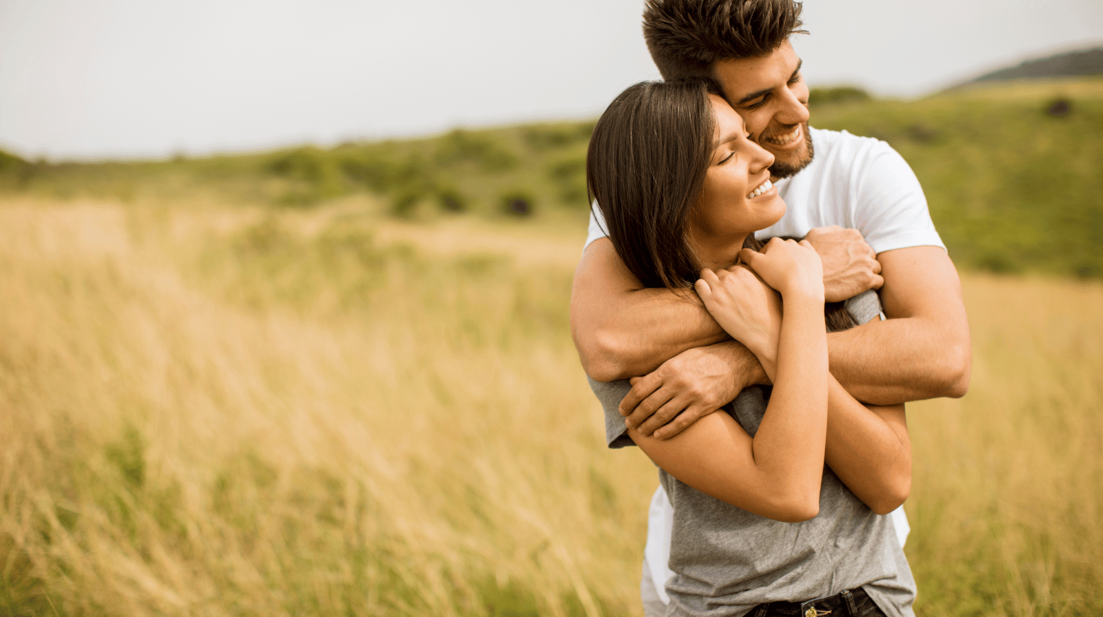 Zagrljaj – lek koji nema cenu: Nauka otkriva moć dodira